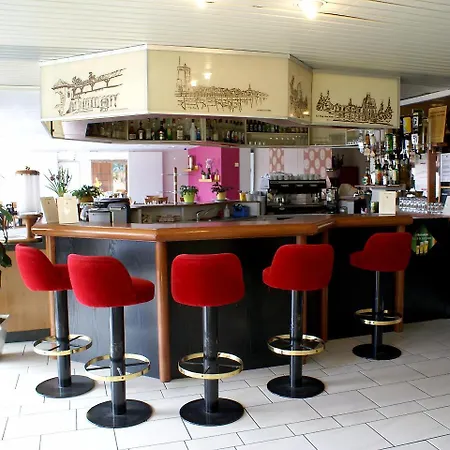 酒店 Logis Restaurant Aloe 莱塞比耶