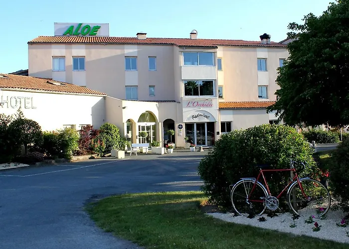 Szálloda Logis Restaurant Aloe Les Herbiers